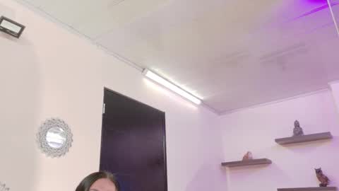 Snapshot of alana_madison chatting on October 23, 11:23 am Maeve online show from October 23, 11:23 am
