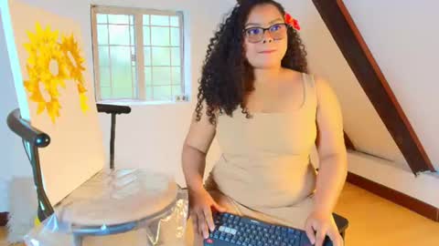 Alana Gmez  online show from June 15, 7:17 pm
