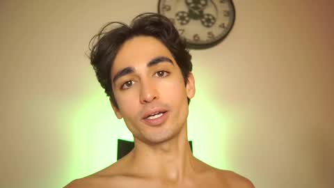 idenavarre online show from December 26, 10:31 pm