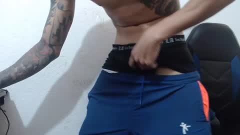 alanmuscle08 online show from June 23, 2:34 pm