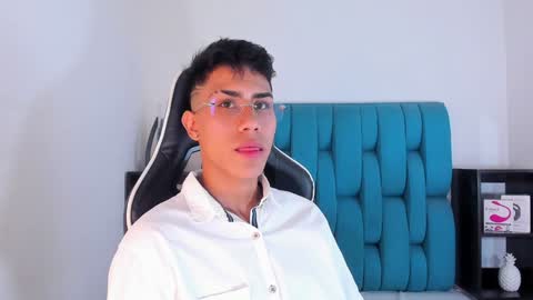 alannaughty_ online show from February 5, 8:57 pm