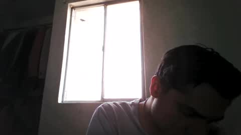 albertoarenas16 online show from April 6, 7:15 pm