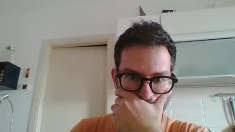 Snapshot of albertodivenire chatting on March 9, 1:59 pm albertodivenire online show from March 9, 1:59 pm