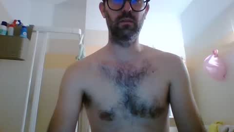 Snapshot of albertodivenire chatting on December 7, 12:29 pm albertodivenire online show from December 7, 12:29 pm