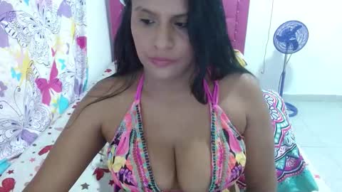 Alejandra --independent model online show from September 29, 9:41 am