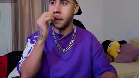 Snapshot of alejandrojf_00 chatting on October 20, 4:01 pm Daiki jack online show from October 20, 4:01 pm