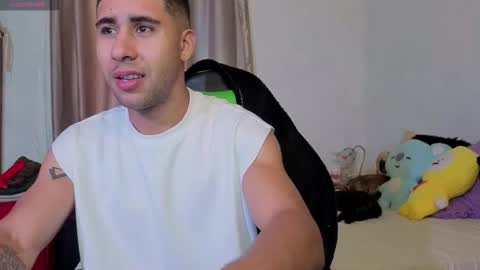 Snapshot of alejandrojf_00 chatting on October 19, 3:49 pm Daiki jack online show from October 19, 3:49 pm