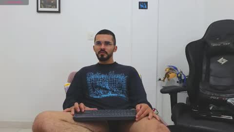 alejandroo_7 online show from February 2, 8:49 pm