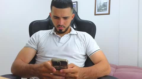 alejandroo_7 online show from February 25, 11:26 pm