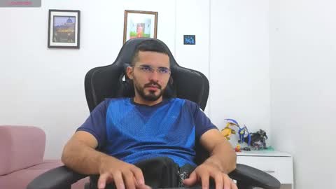 alejandroo_7 online show from December 15, 4:58 pm