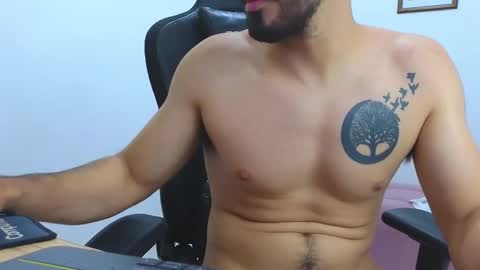 alejandroo_7 online show from March 10, 11:16 pm