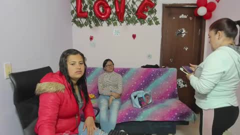 zoe and Kataleya online show from March 11, 12:28 pm