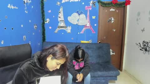 zoe and Kataleya online show from January 24, 1:47 pm