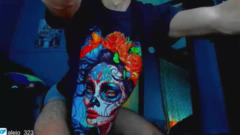 Snapshot of alejo_323__ chatting on October 18, 2:05 am alejo_323__ online show from October 18, 2:05 am
