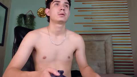 alejo_gray1 online show from June 11, 12:32 am