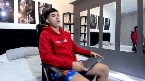 alejo_gray1 online show from January 19, 12:59 pm