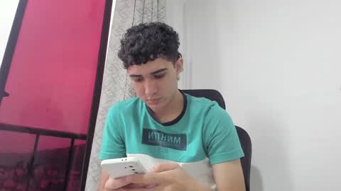 alejo_gray1 online show from April 13, 10:47 pm