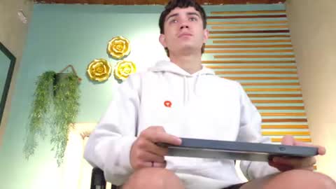 alejo_gray1 online show from June 9, 7:24 pm