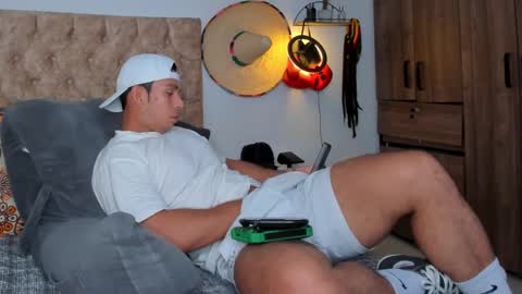 alejostrong online show from March 2, 6:14 pm