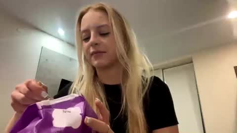 Milana online show from June 13, 9:25 pm