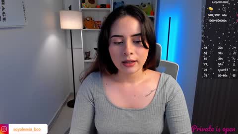 alesia_bianco online show from December 3, 11:51 pm