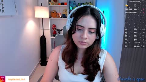 alesia_bianco online show from December 9, 11:34 pm