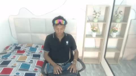 alessandroblack_ online show from July 28, 12:23 pm