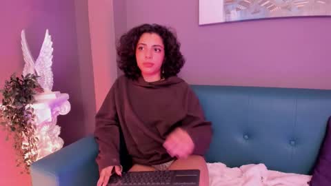 alessiia__ online show from November 7, 6:49 am