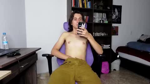 Snapshot of alex_connorr chatting on September 16, 4:04 am alex_connorr online show from September 16, 4:04 am