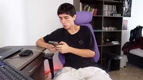 Snapshot of alex_connorr chatting on September 27, 4:05 pm alex_connorr online show from September 27, 4:05 pm