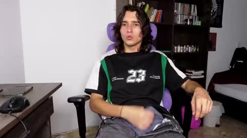 Snapshot of alex_connorr chatting on September 19, 4:05 am alex_connorr online show from September 19, 4:05 am