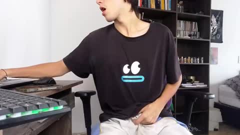 Snapshot of alex_connorr chatting on October 31, 5:46 pm alex_connorr online show from October 31, 5:46 pm