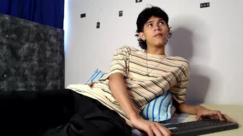 alex_mark_ online show from April 21, 4:58 pm