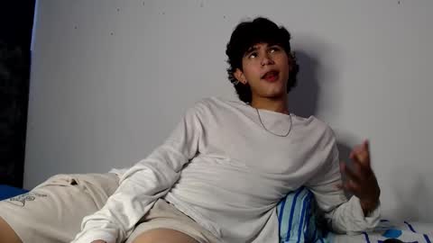 alex_mark_ online show from May 26, 5:08 pm