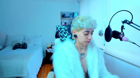 Residente0xxx online show from February 11, 10:02 pm