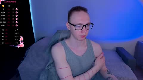 Snapshot of alex_silent chatting on October 24, 9:21 am alex_silent online show from October 24, 9:21 am