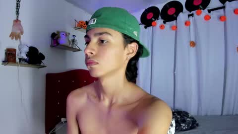 Alex online show from October 29, 9:04 pm