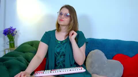 AlexaAvery online show from June 8, 6:53 pm