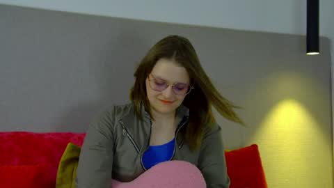 AlexaAvery online show from June 7, 7:02 am