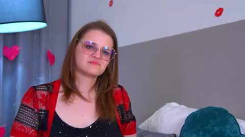AlexaAvery online show from June 9, 7:02 pm