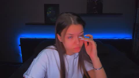 angel online show from February 3, 11:19 pm