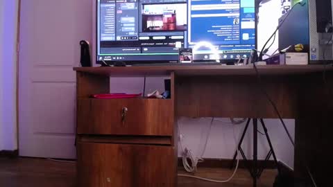 Snapshot of alexamoon__ chatting on February 25, 6:44 pm Alexa Moon online show from February 25, 6:44 pm