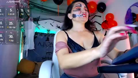 Snapshot of alexamoon__ chatting on October 17, 5:17 pm Alexa Moon online show from October 17, 5:17 pm