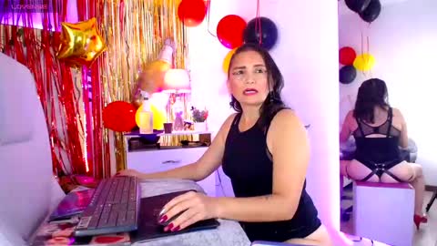 Snapshot of alexamoon__ chatting on October 1, 4:39 pm Alexa Moon online show from October 1, 4:39 pm