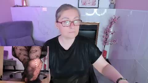 Alexandra online show from June 11, 9:02 pm