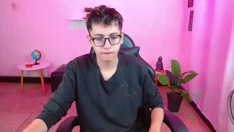 alex online show from June 18, 3:39 pm