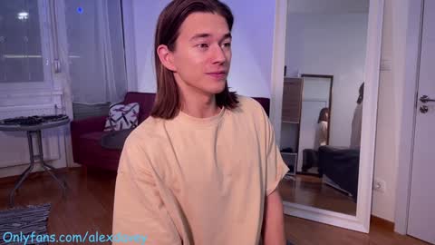 Snapshot of alexdavey chatting on December 21, 9:04 pm           online show from December 21, 9:04 pm