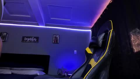 Snapshot of alexgiraldo__ chatting on September 14, 9:27 pm alexgiraldo__ online show from September 14, 9:27 pm