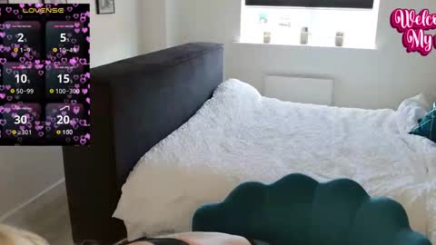 Alexis White online show from October 21, 10:20 am