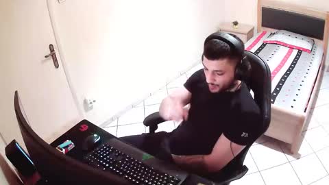 alexthepro00 online show from May 17, 1:37 am